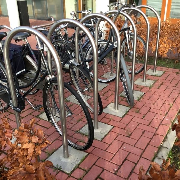 93514 zitbanken picknicksets stoelen fietsaanleunbeugels